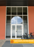 Входная группа из алюминиевого профиля со стеклом