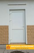 Входная дверь для дома из теплого пластикового профиля без стекла