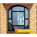 Арочные ламинированные окна черного цвета в частном доме