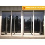 Автоматическая входная группа с раздвижной дверью и панорамным остеклением