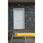 Пластиковая дверь белого цвета без стекла