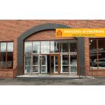 Двухстворчатые входные двери с панорамным остеклением для бизнес-центра