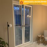 Двустворчатая пластиковая балконная дверь с энергосберегающим стеклопакетом и поворотно-откидной фурнитурой