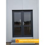 Двустворчатые пластиковые двери серого цвета для коттеджа