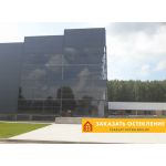 Бизнес центр с фасадным остеклением тонким профилем с максимальным светом