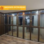 Французский балкон ПВХ с панорамным остеклением и ламинацией