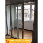 Глухие раздвижные перегородки белого цвета с остеклением от пола до потолка