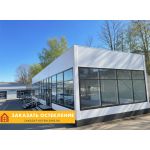 Витрины на фасаде магазина с глухим остеклением тонким профилем черного цвета