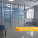 Офисные перегородки белого цвета из алюминиевого профиля со стеклом