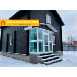 Тамбур дома с остеклением белым ПВХ профилем в пол