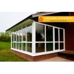 Веранда на даче с остеклением профилем белого цвета с широкими рамами