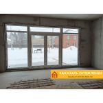 Входная группа магазина с панорамным остеклением белым пластиковым профилем