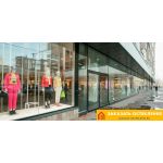 Входная группа магазина с панорамным остеклением витрины