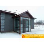 Тамбур на входе в частный дом с панорамным остеклением в пол