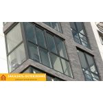 Панорамное остекление угловой лоджии с обзором на две стороны улицы