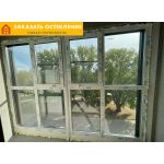 Теплое панорамное остекление белыми пластиковыми окнами в пол