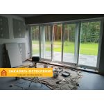 Подъемно-раздвижной портал белого цвета для панорамного проема на входе в дом