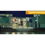 Входная группа с панорамным остеклением в пол и раздвижной дверью