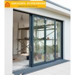 Витрина с панорамным раздвижным остеклением от пола до потолка