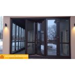 Раздвижные пластиковые двери-гармошка черного цвета для частного дома