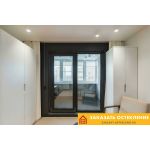 Пластиковые раздвижные двери для выхода на балкон в квартире