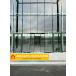 Структурное остекление входной группы с раздвижной дверью