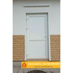 Входная дверь для дома из теплого пластикового профиля без стекла