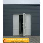 Белая уличная дверь из пластикового профиля без стекла