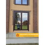 Уличная пластиковая дверь коричневая для загородного дома с матовым остеклением