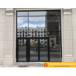 Входные двери для бутика и магазина с панорамным остеклением и автоматическим открыванием