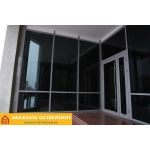 Серые входные двери с терморазрывом для бизнес-центра