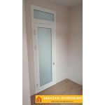 Глухая влагостойкая дверь из алюминиевого профиля с матовым стеклом