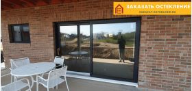 Раздвижные двери из теплого алюминиевого профиля черного цвета с панорамным остеклением