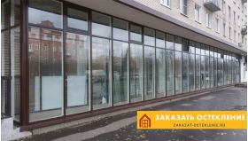 Магазин с панорамным остеклением пластиковыми конструкциями
