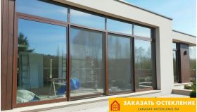 Торговый павильон с панорамным раздвижным остеклением окнами коричневого цвета