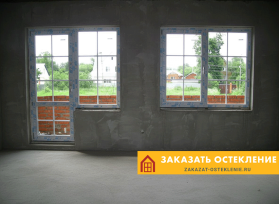 Балконный блок с остеклением глухими окнами