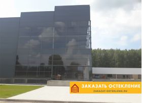 Бизнес центр с фасадным остеклением тонким профилем с максимальным светом