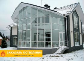 Зимний сад с фасадным панорамным остеклением от пола до потолка