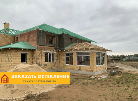 Коттедж с остеклением пластиковыми окнами