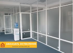 Пластиковые офисные перегородки белого цвета для практичного зонирования