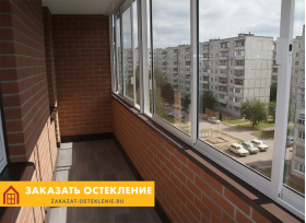 Лоджия с раздвижным остеклением алюминиевым профилем белого цвета