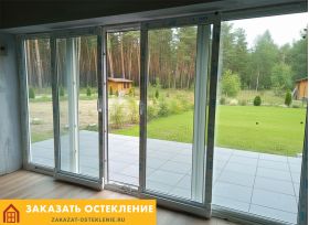 Веранда с раздвижным остеклением в пол