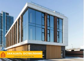 Современный бизнес-центр с витражным остеклением без рам