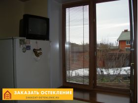 Ламинированные окна с текстурой дерева под дуб для кухни