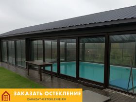 Бассейн с раздвижным остеклением алюминиевым профилем