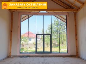 Фасад здания с теплым остеклением