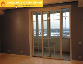 Раздвижное французское окно на балкон с остеклением от пола до потолка