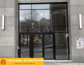 Фасад здания с теплым остеклением