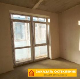 Белое панорамное окно для квартиры в многоэтажном доме