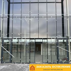 Здание с панорамным алюминиевым остеклением
